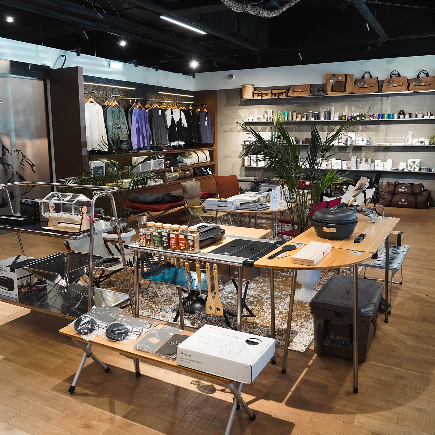 Avandra outdoor store